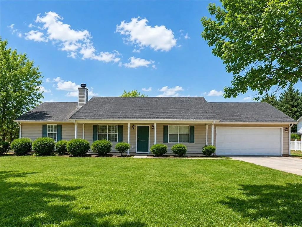 3 bed, 2.0 bath, 1442 sqft, $1,800 — Photo 1
