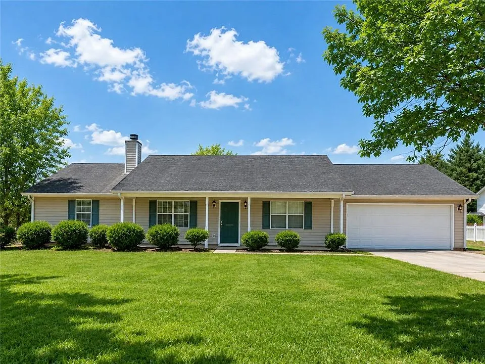 108 Greenleaf Dr