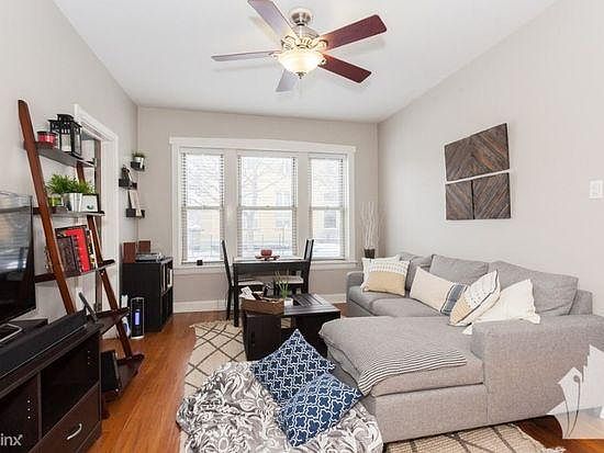 2nd image of 3901 N Claremont Ave APT 1S