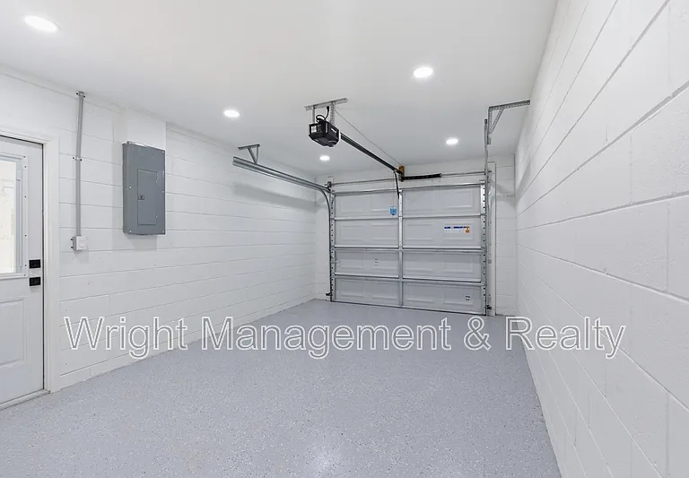 3029 Corona Dr — Photo 15