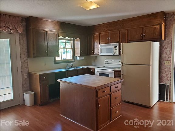 2nd image of 1690 Denver Ct