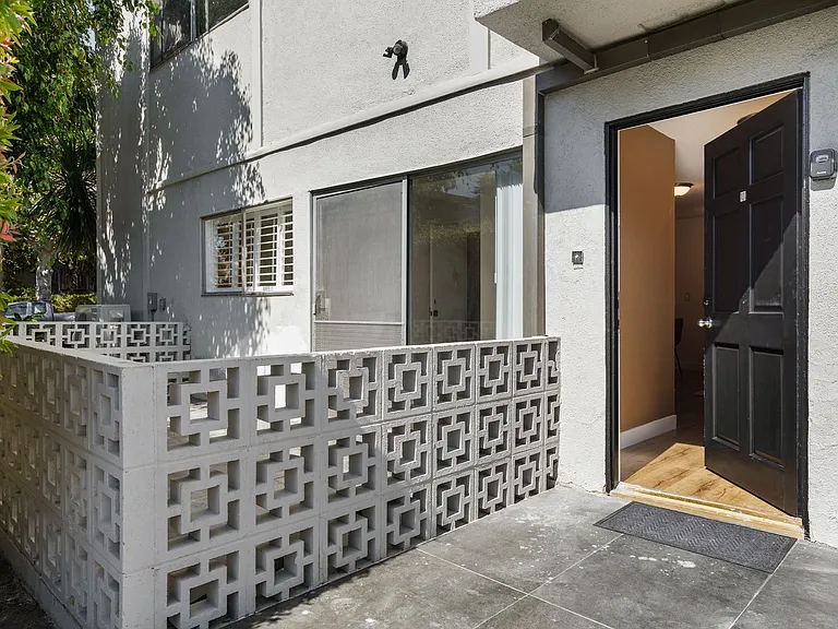 1700 Malcolm Ave — Photo 35