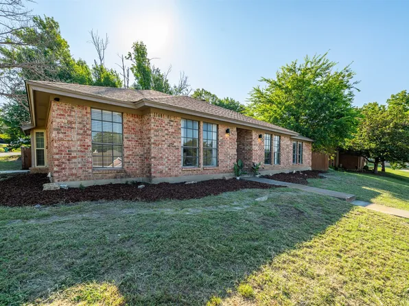 8708 Glen Hollow Dr, Fort Worth, TX 76179
