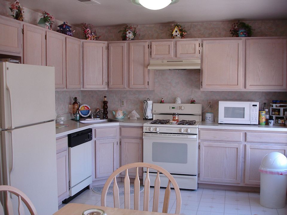 2nd image of 1221 Plymouth Rd