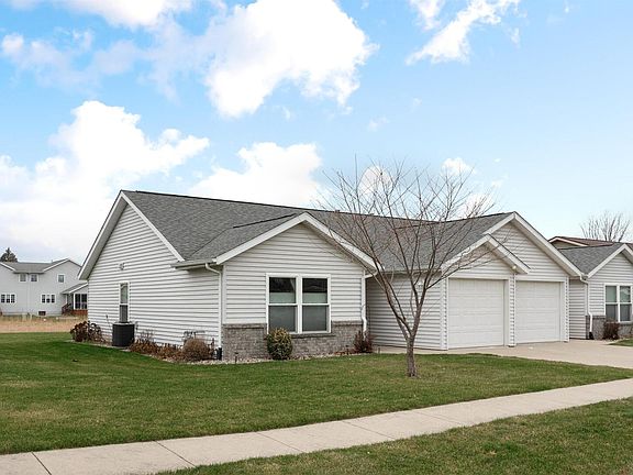3rd image of 505 Larkspur Ln