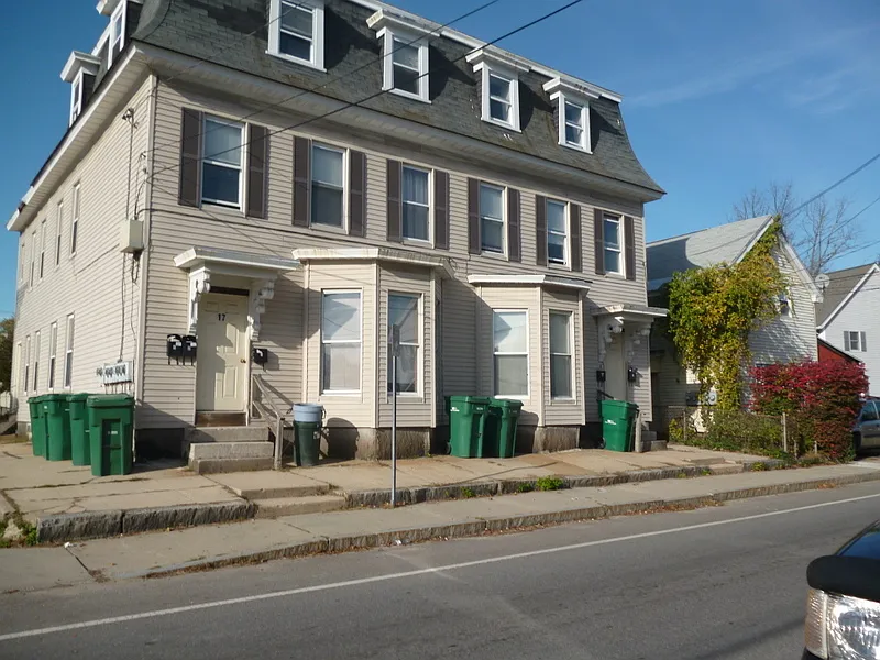 15-17 E Pearl St