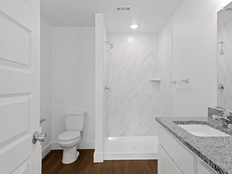 1924 Royal Loop #D — Photo 13