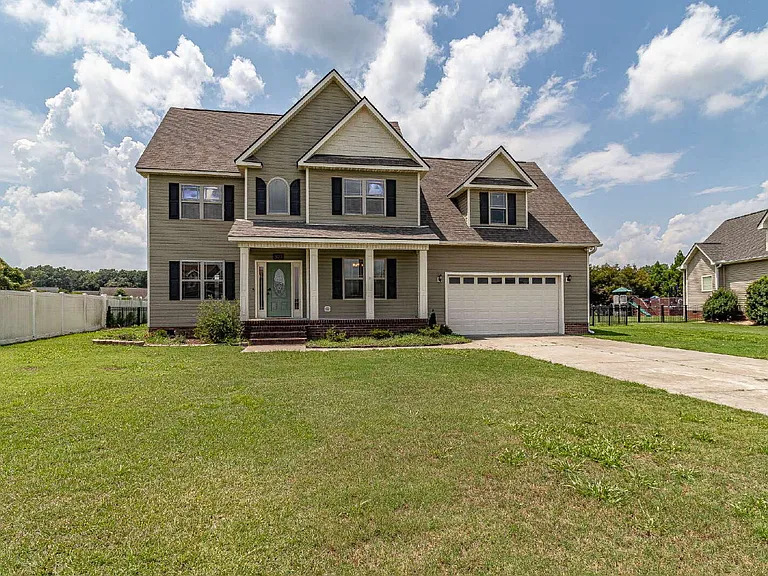 303 Glenn Laurel Dr — Photo 2