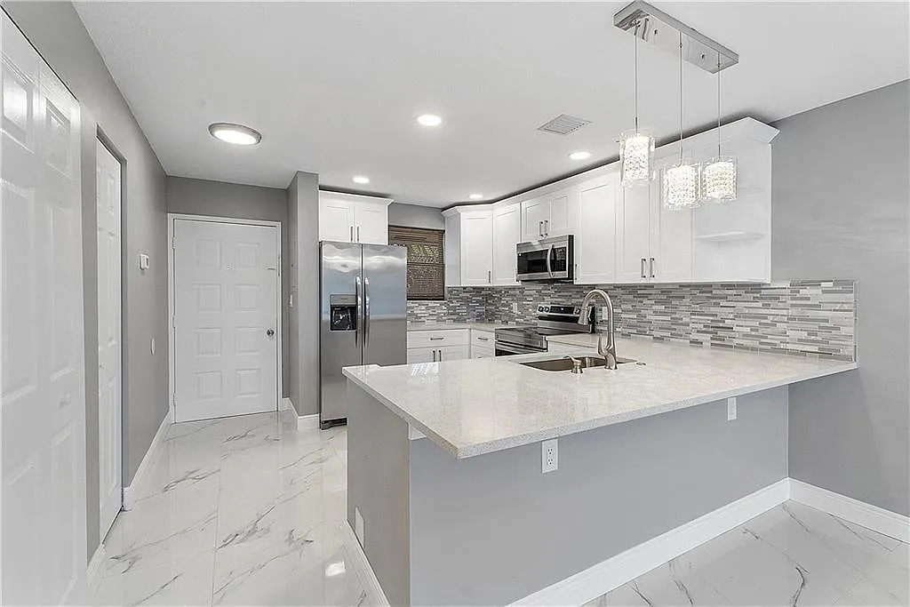 2 bed, 2.0 bath, 840 sqft, $2,350 — Photo 4