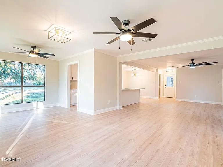 101 Van Dyke Ct — Photo 7