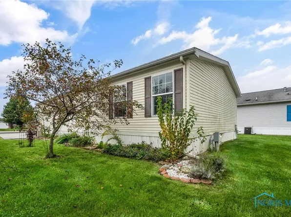 145 Woodcreek Blvd, Walbridge, OH 43465