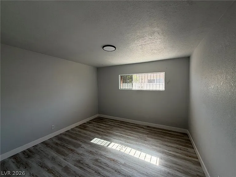 2111 Stewart Ave #B — Photo 20