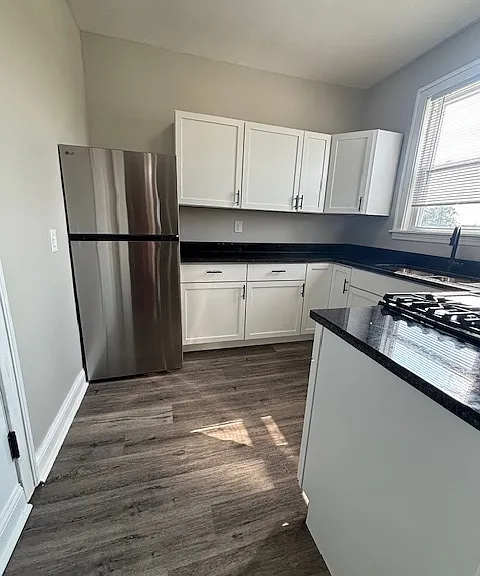 122 E Sibley St — Photo 2