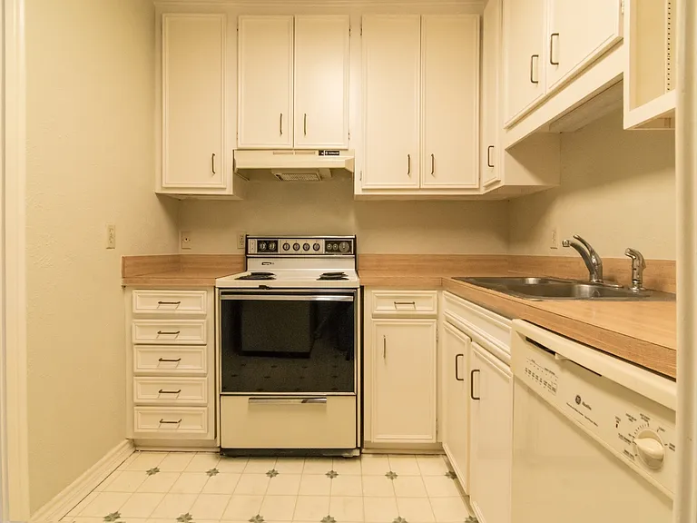 4311 Cole Ave #111 — Photo 12