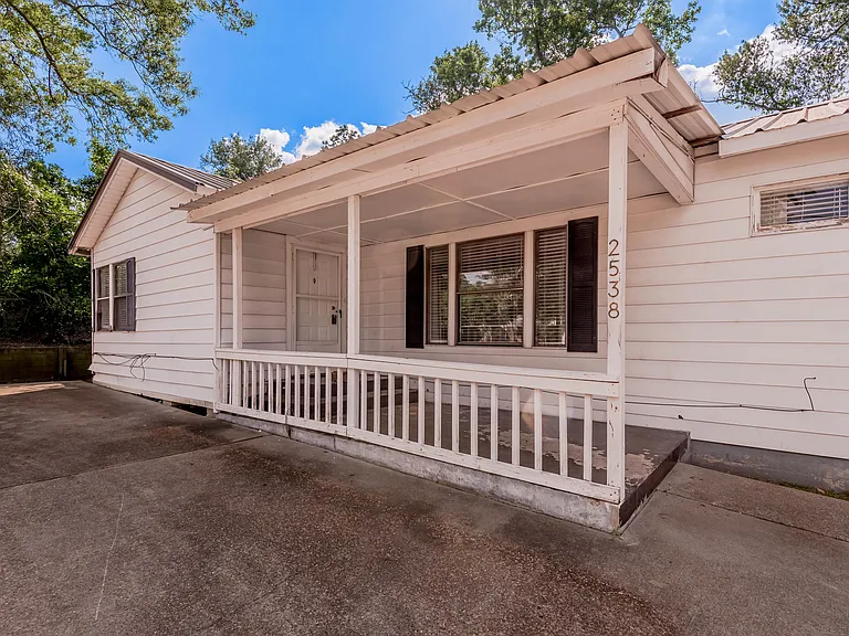 2538 Sycamore Ave — Photo 4