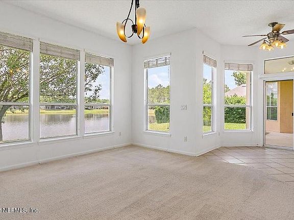5th image of 533 E Silverthorn Ln