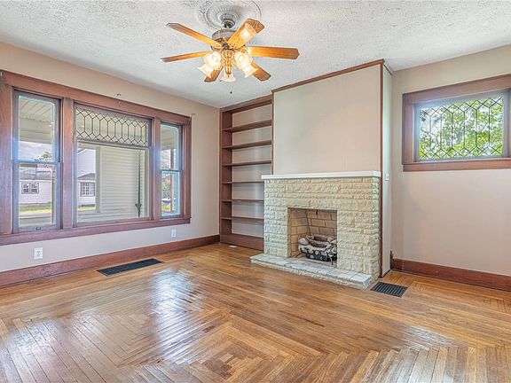 5th image of 444 E Main St
