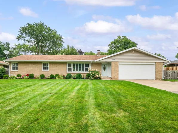 2987 E Windsor Dr, Saint Joseph, MI 49085