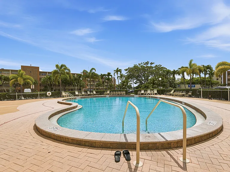1025 Newcastle Dr #1025-B — Photo 29