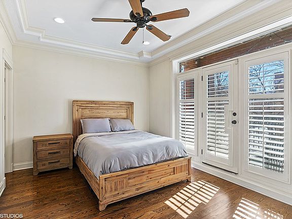 2nd image of 828 W Waveland Ave #2F