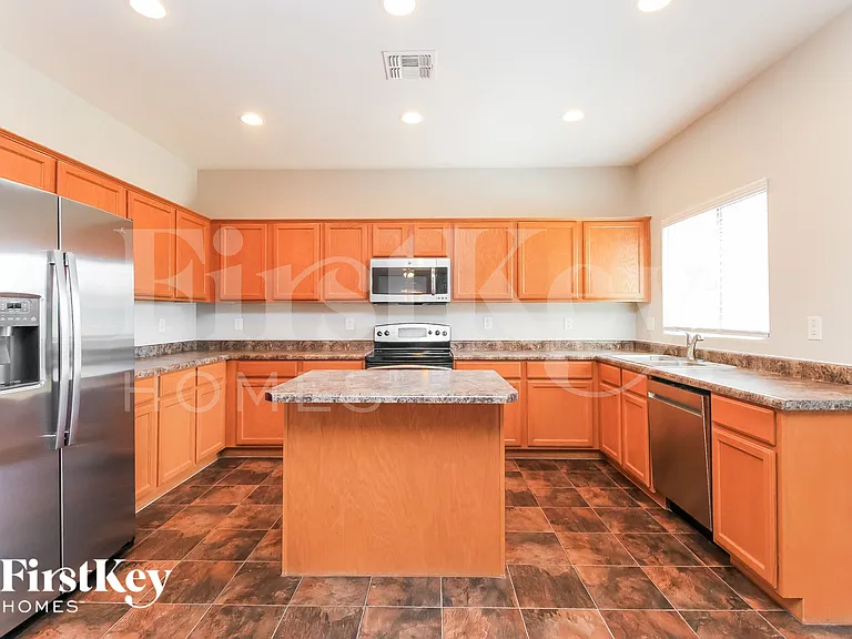 617 E Payton Cir — Photo 4