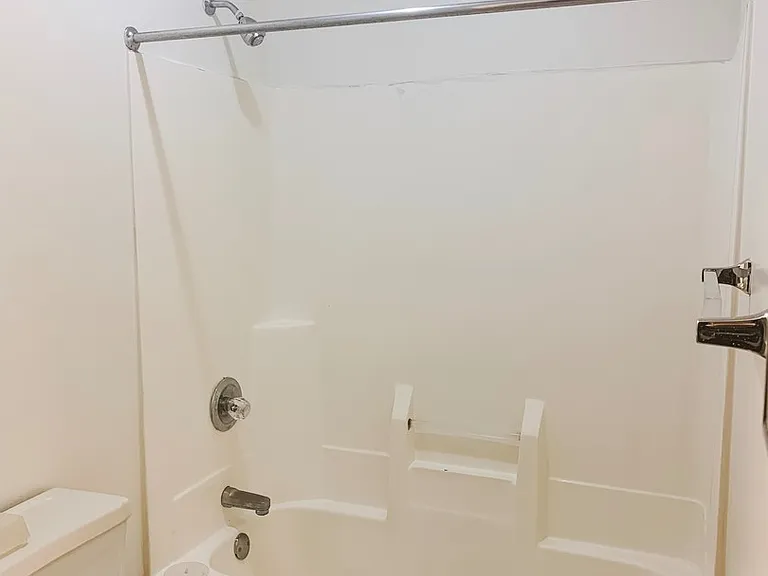 Vantage Pointe Apartments — Photo 29