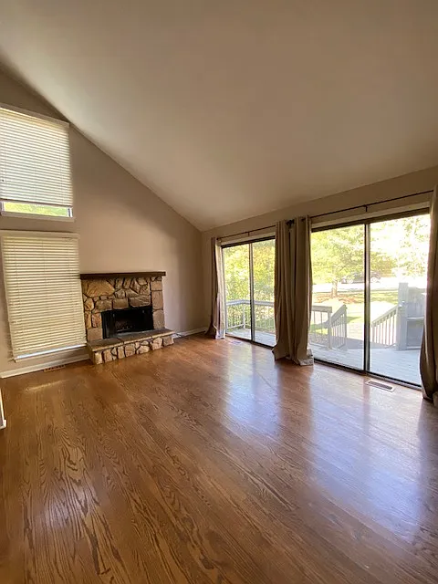 2 bed, 2.5 bath, 1343 sqft, $2,800 — Photo 2
