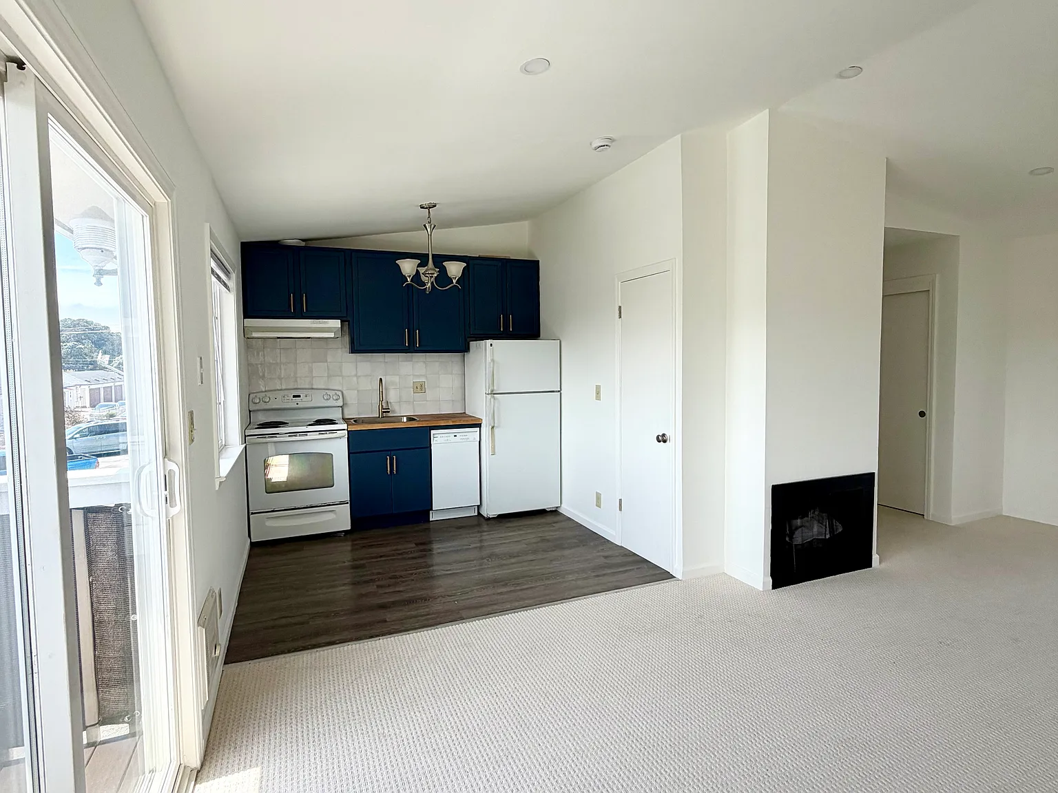 Studio, 460 sqft, $2,300 — Photo 2