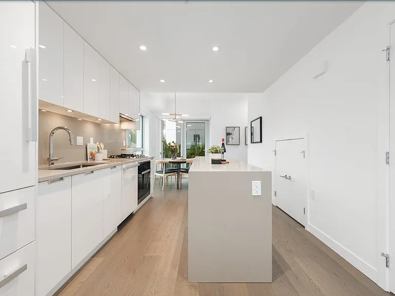 6308 Cambie St — Photo 8