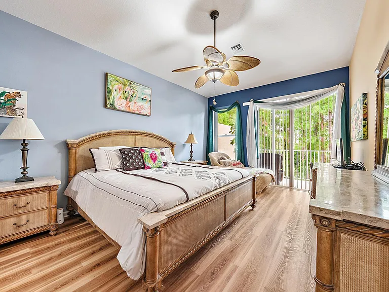9224 Wentworth Ln — Photo 4