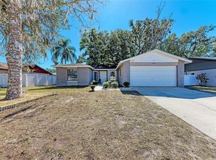 1541 Long Pond Dr, Valrico, FL 33594