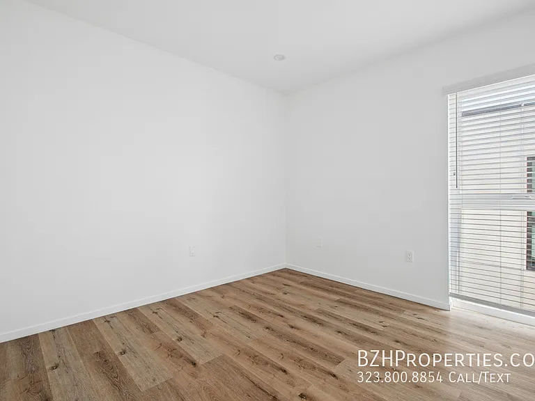 662 1/2 N Mariposa Ave — Photo 11