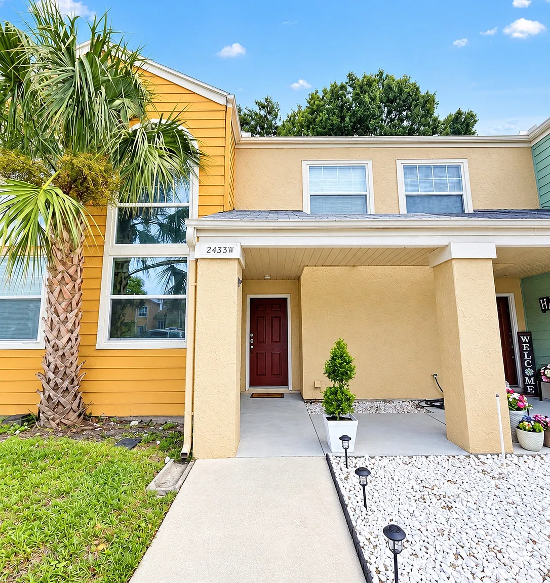 2 bed, 2.5 bath, 1265 sqft, $1,650 — Photo 1