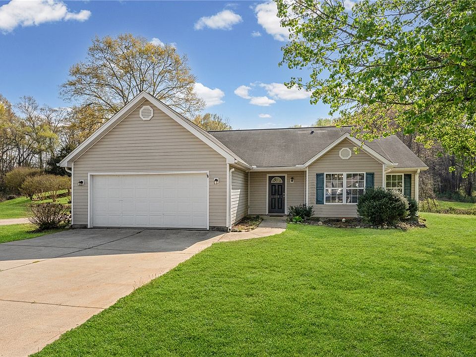 1st image of 335 Monti Dr
