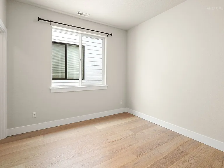 11678 NW Kearney St — Photo 24