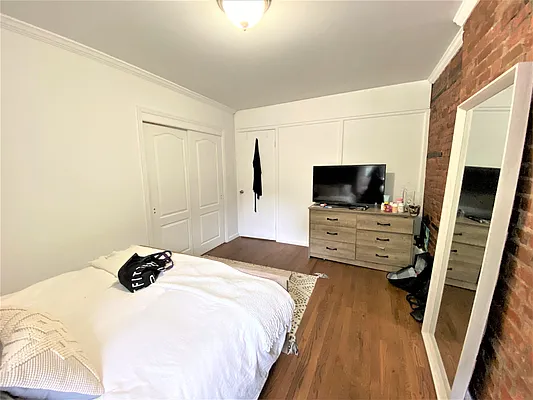 Rented by Douglas Elliman | media 10