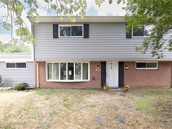 3rd image of 9127 Farmington Dr