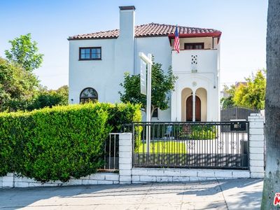 1234 S Manhattan Pl, Los Angeles, CA, 90019