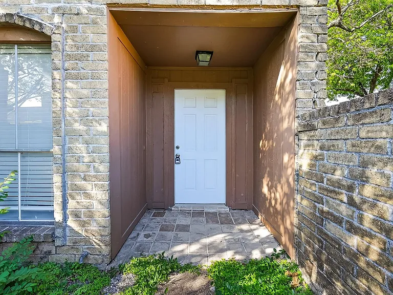 8646 Maplecrest Dr — Photo 4