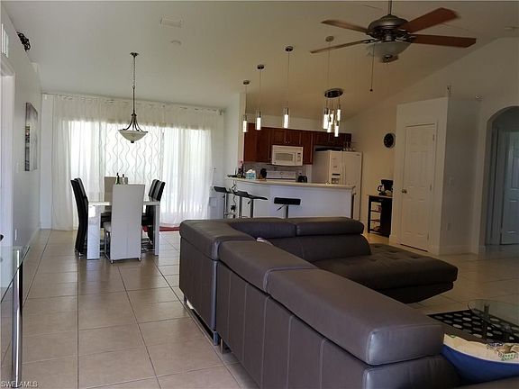 4th image of 901 Alvin Ave