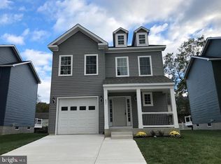 691 211th St, Pasadena, MD 21122
