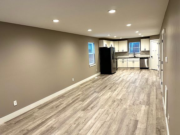 2nd image of 110 Carpenter St