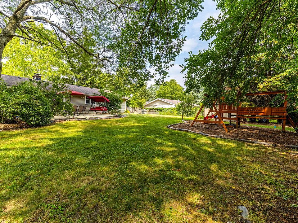 2nd image of 1701 W Schaumburg Rd