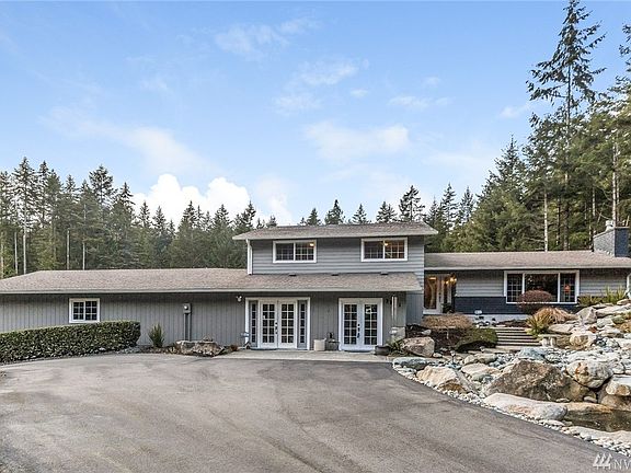 2nd image of 1828 NW Ponderosa Pl