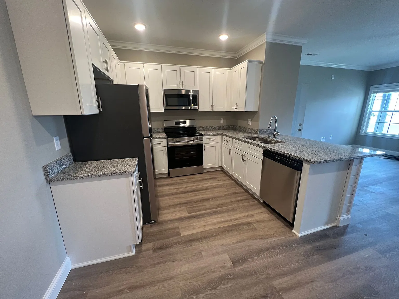 356 Hillview Mills — Photo 3