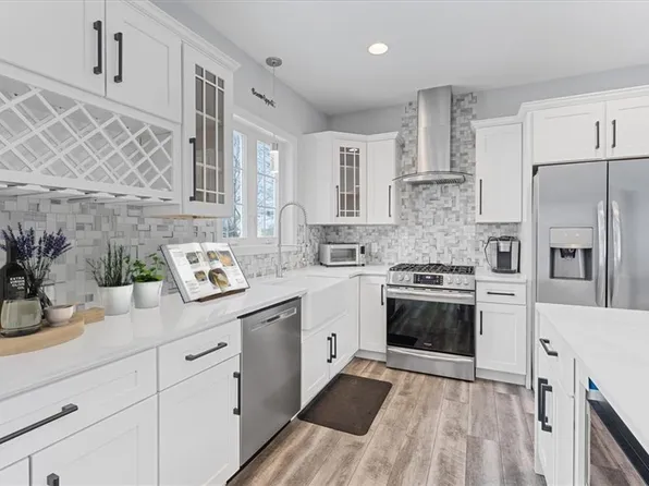 49 Theresa Marie Ave, Woonsocket, RI 02895