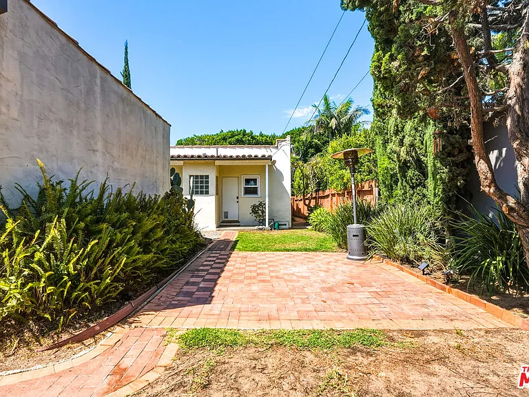 2613 Cloverfield Blvd — Photo 35