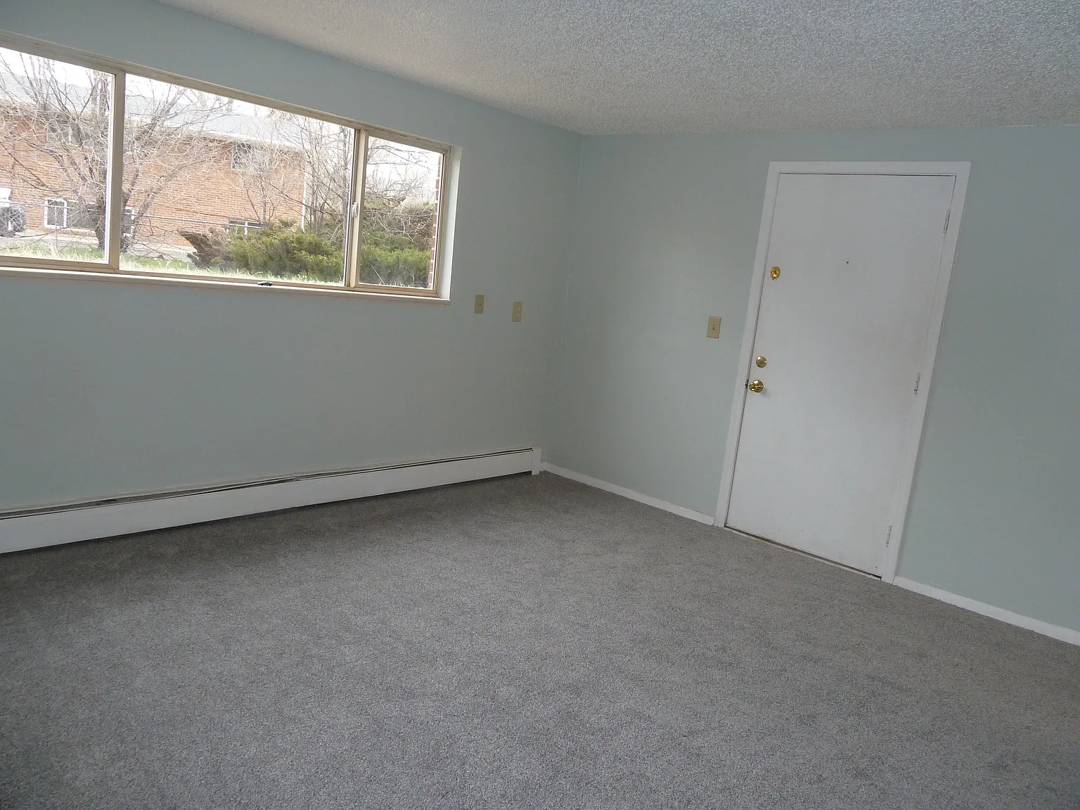 2 bed, 740 sqft, $825 — Photo 2