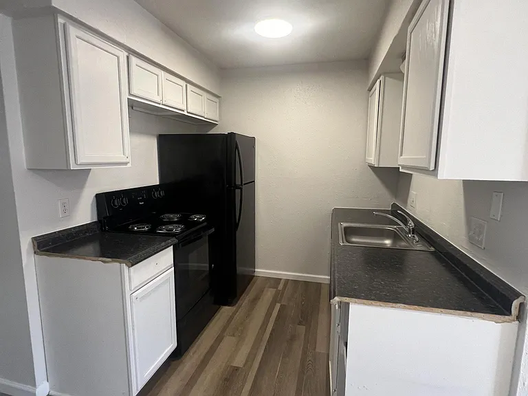 Northwood Apartments — Photo 27
