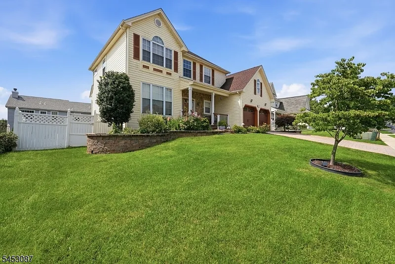 4 bed, 4.0 bath, $3,500 — Photo 2
